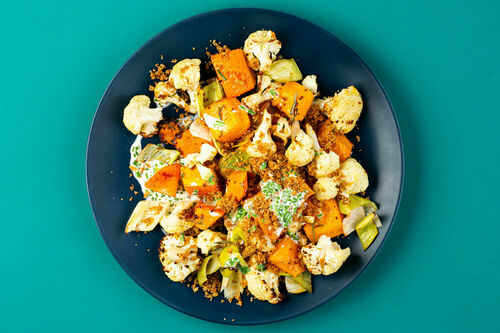 RS Rosmarin-Senf-Gemüse aus dem Ofen mit Knusperbröseln und Schnittlauchsauce