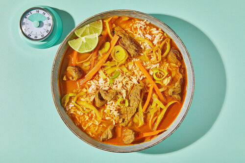 Currysuppe mit Rinderschnetzeln mit Basmatireis und frischem Gemüse