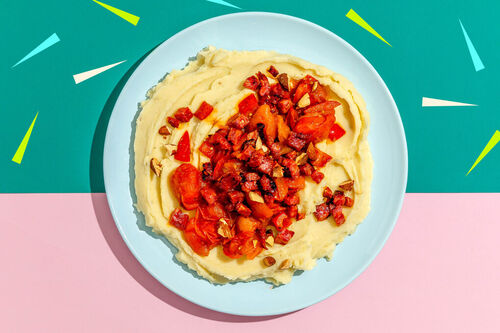 Vegane Chorizo auf Kartoffelpüree mit aromatischer Paprika-Tomaten-Sauce