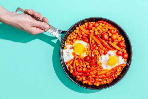 Würzige Kichererbsen-Shakshuka mit Paprika und Ei