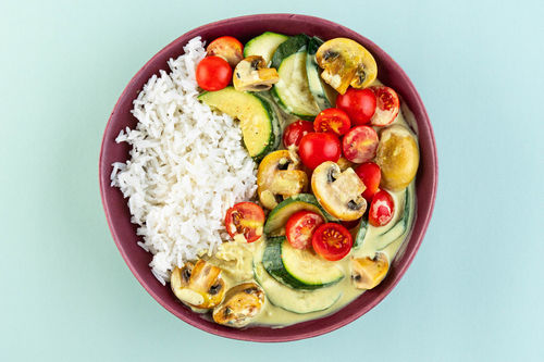 Cremiges Gemüsecurry mit Kokosmilch und Basmatireis