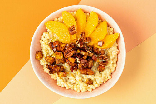 RS? KF Cremiger Kokos-Perlencouscous mit Zimtapfel, Orange und Pekannüssen