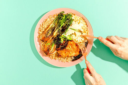 Fit+ Schweinesteak mit Miso-Soja-Glasur dazu Pak Choi und Blumenkohl auf Naturreis