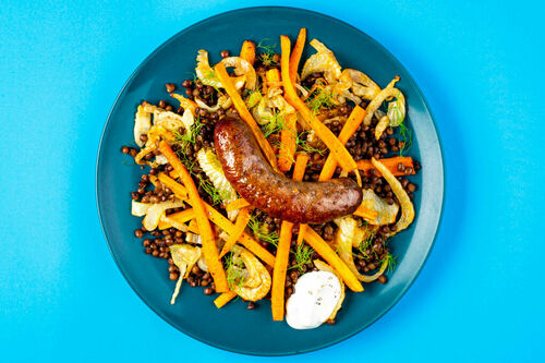 Rindswurst mit Linsen-Fenchelgemüse dazu ein cremiger Joghurtdip