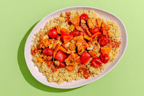Nordafrikanischer Fischeintopf auf Vollkorncouscous mit Tomaten und Gemüse