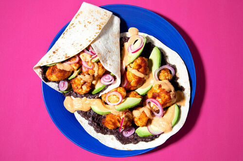 Blumenkohl-Tortillas Tex-Mex-Style mit Avocado und Bohnenmus