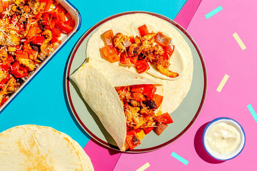 Fajita-Hähnchen aus dem Ofen mit Paprika, Zwiebeln und Tortillas