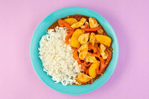Aromatisches Orangenhühnchen süß-sauer mit Paprika und duftigem Jasminreis