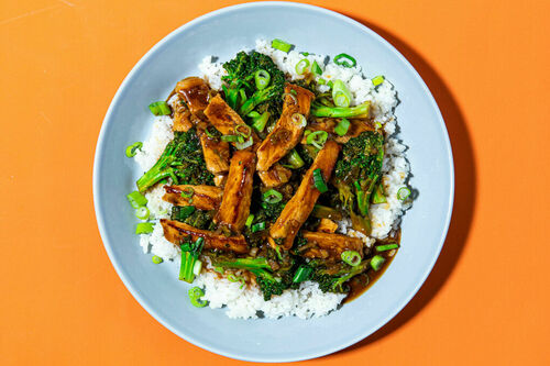 Schweinefleischpfanne mit Hoisinsauce an Brokkoli und Sesamreis