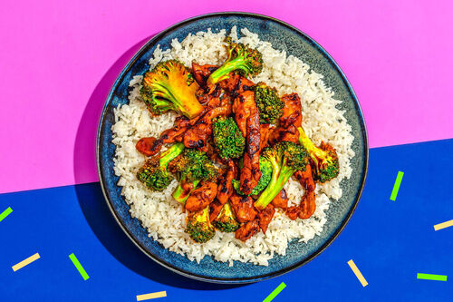 Miso-Hähnchen mit Brokkoli auf lockerem Basmatireis