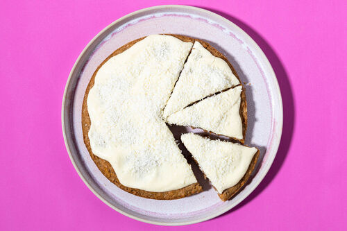 OP Saftiger Möhrenkuchen glasiert mit Crème fraîche und Kokos