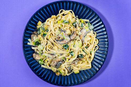 Tagliatelle „Primavera“ mit cremigem Gemüse