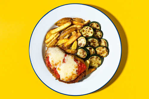 RS-KF Überbackene Hähnchenschnitzel mit gerösteten Zucchini und Kartoffelspalten
