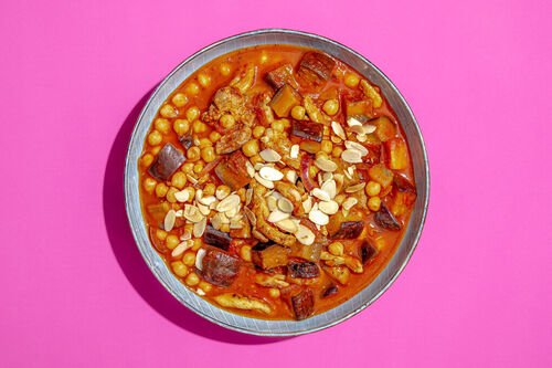 Korma-Hähnchencurry mit Kichererbsen und Auberginen in Tomatensauce