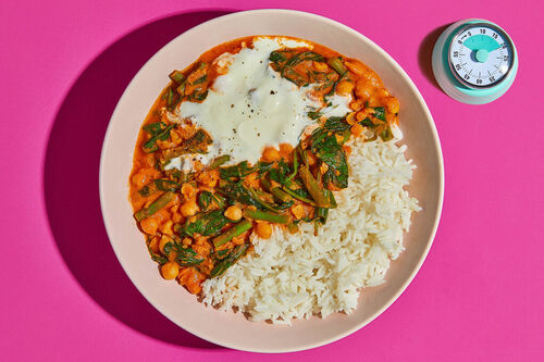 Korma-Curry mit grünen Bohnen dazu Reis und cremiger Joghurt