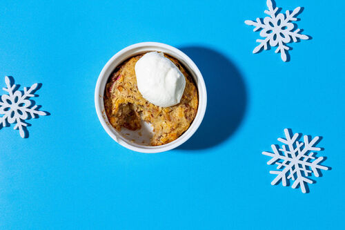 Special: Klebriger Apfelkuchen mit Datteln und Schlagsahne