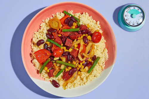 Deftiger Chorizo-Bohnen-Eintopf auf fluffigem Couscous