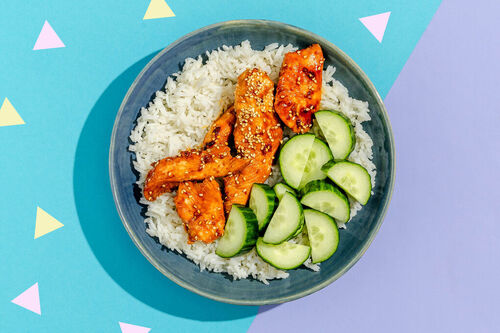 Sesam-Tofu mit Gurkensalat und duftigem Basmatireis