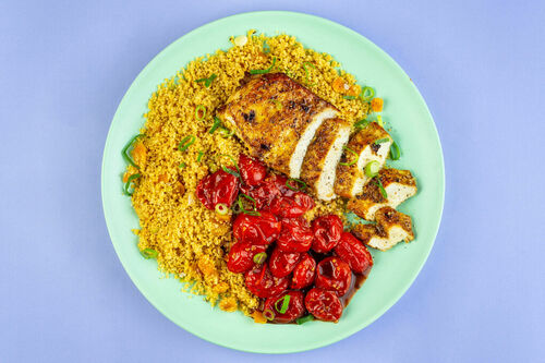 RS Hähnchenschnitzel mit Dattelcouscous dazu Kirschtomaten aus dem Ofen