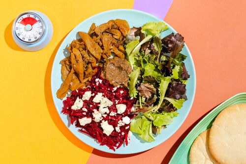 Schawarma-Pilze mit Bete-Feta-Mix dazu Pitabrot und Tahini-Dip