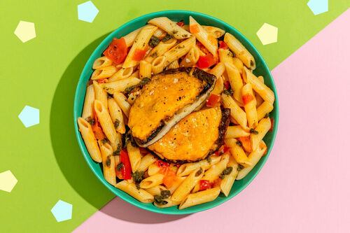 Portobello-Pilze auf Vollkornpasta mit Tomatensauce und Basilikumcreme