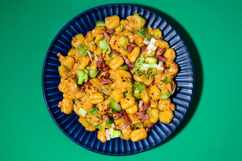 Gnocchi mit Bacon und Cheddar deftig mit Rosenkohl und Lauch