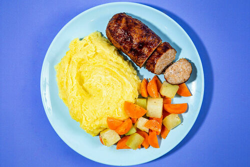 BBQ-Veggiehackröllchen mit Kartoffelpüree dazu zartes Kohlrabi-Möhren-Gemüse