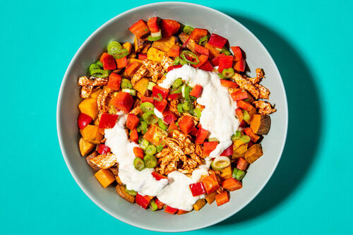 Tex-Mex Pulled Chicken an Süßkartoffeln und Cashew-Limetten-Sauce