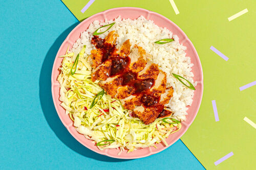 Hähnchenschnitzel „Tonkatsu“-Style an Sushireis und Apfel-Coleslaw