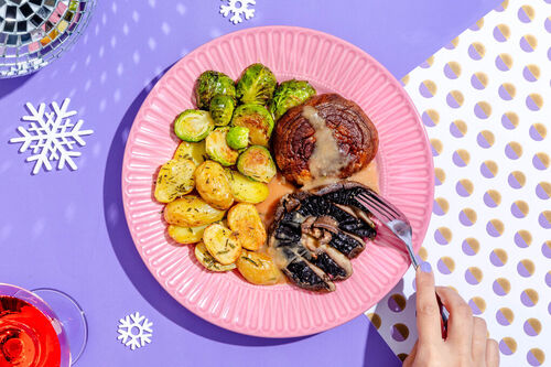 Getrüffelte Portobello-Pilze mit Rosmarinkartoffeln und feinem Rosenkohl