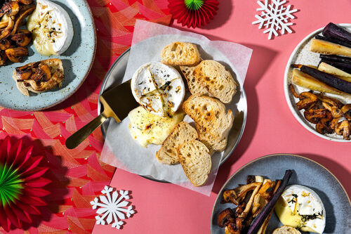 RS Gebackener Camembert mit Röstgemüse, Pilzen und Crostini