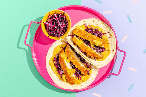 Saftige Chicken-Katsu-Wraps mit Apfelkompott und Rotkohlsalat