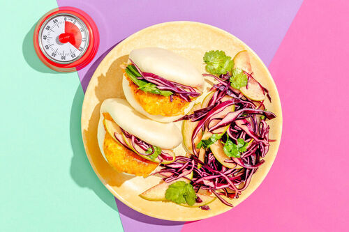 RS Baos mit knusprigem Hähnchen mit Sriracha-Dip & Rotkohl-Apfel-Slaw