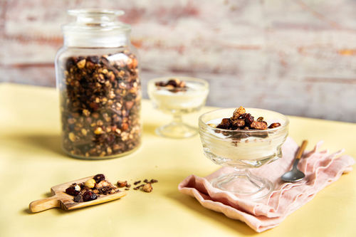 Special: Schoko-Nuss-Granola mit getrockneten Cranberrys und Mandeln