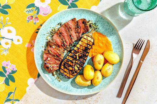 RS BBQ-Special Bio-Steak und Aubergine mit Kartoffeln und rauchiger Tomatensalsa