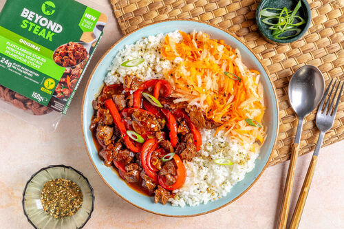 Veganes Feuerfleisch koreanische Art mit Sushireis und Karotten-Birnen-Salat