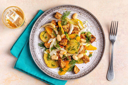 Italienischer Brotsalat mit gelber Bete fruchtig-fein mit Orange und Fenchel