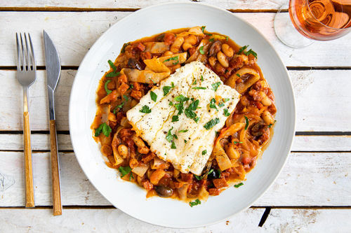 RS Kabeljau auf Bohnen-Chorizo-Ragout Low Carb mit Weißkohl und Oliven