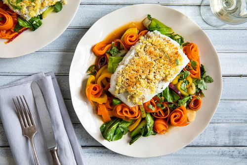RS Kabeljau mit Kokos-Ingwer-Haube auf bunter Gemüsepfanne mit Pak Choi