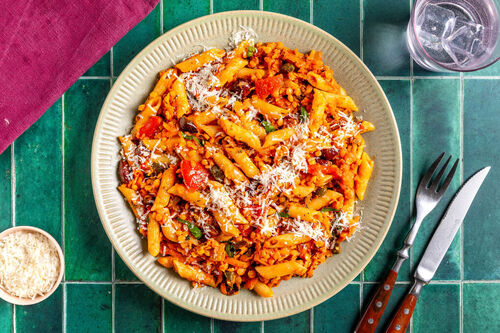 Vegetarische Linsen-Bolognese mit Kapern und Oliven
