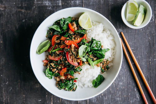 Schnelles Thai-Rindergehacktes mit Spinat und Basmatireis