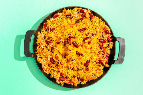 Deftige Reispfanne mit Bohnen und Cheddar mexikanisch gewürzt