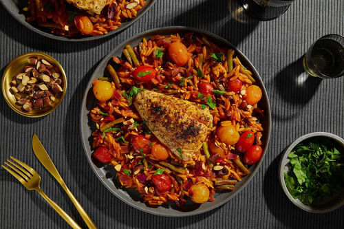 RS Seehecht auf mediterranem Risoni-Gemüse mit Bohnen, Kirschtomaten und Rauchmandeln