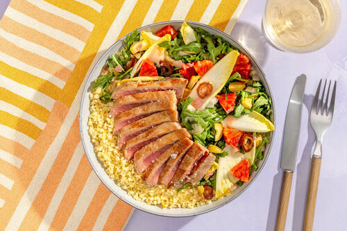 Sizilianisches Thunfischsteak auf Bulgur und Blutorangen-Chicorée-Salat
