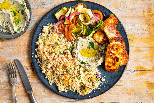 Halloumi mit Baba Ghanoush dazu fruchtiger Couscous mit Aprikosen