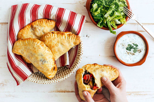 RS Argentinische Gemüse-Empanadas mit karamellisierten Zwiebeln und Dip