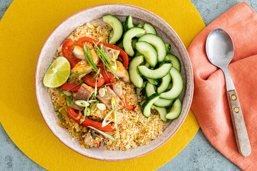 RS Stremellachs asiatische Art auf Vollkorncouscous mit Gemüse und Gurke