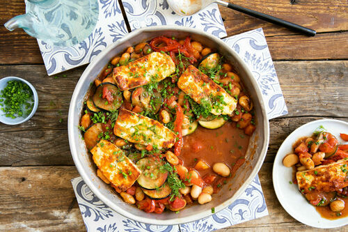Ofen-Grillkäse Shakshuka-Art mit Paprika, Bohnen und Zucchini