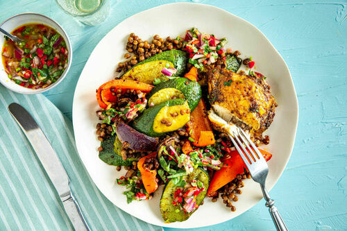 Gebackenes Hähnchen Jerk-Style mit Linsen-Gemüse und Korianderdressing