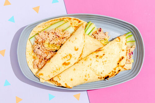 Schnelle Thunfisch-Wraps mit Gurken und Apfelmus